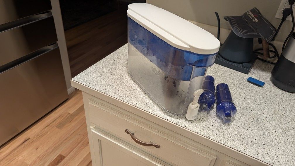 PUR Water Dispenser And Filters