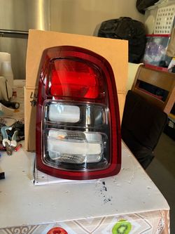 Lus Tracera compartible dodge ram 2(contact info removed) de 2019 a2021