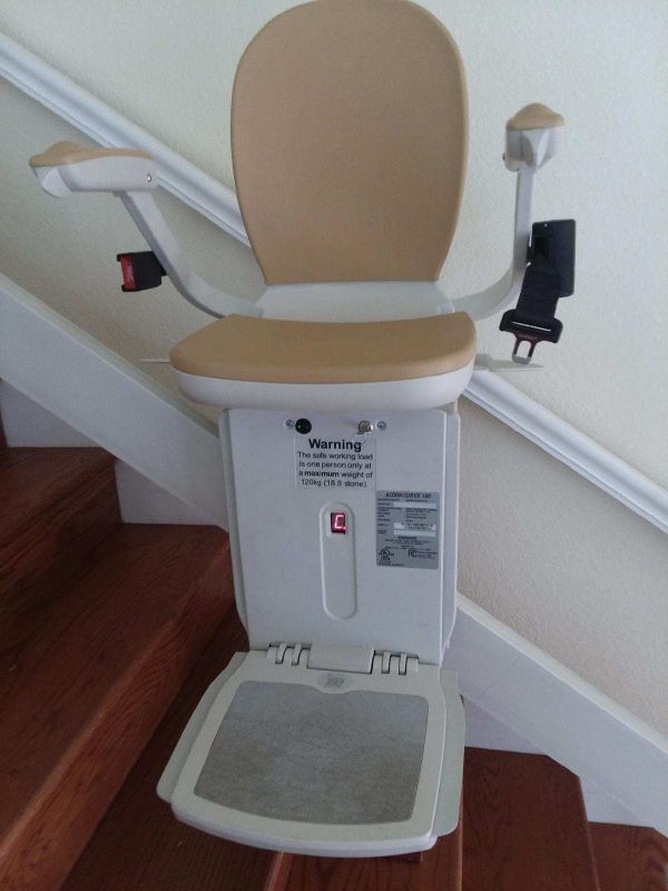 Acorn Curved Stairlift Model 180 for Sale in Wildomar, CA - OfferUp