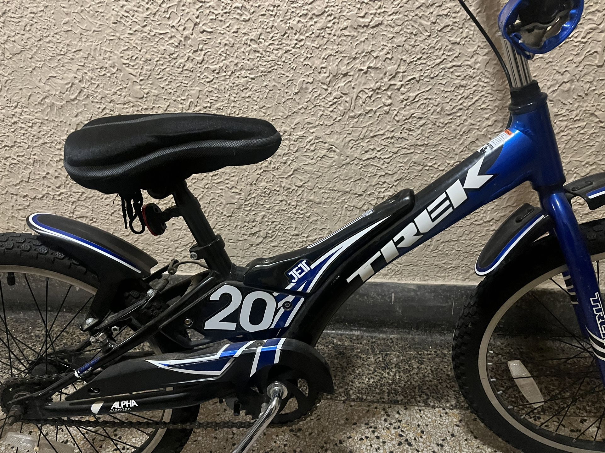 Trek Jet 20 Wheel 20 S Wheel diameter: 20in Frame Material: Steel