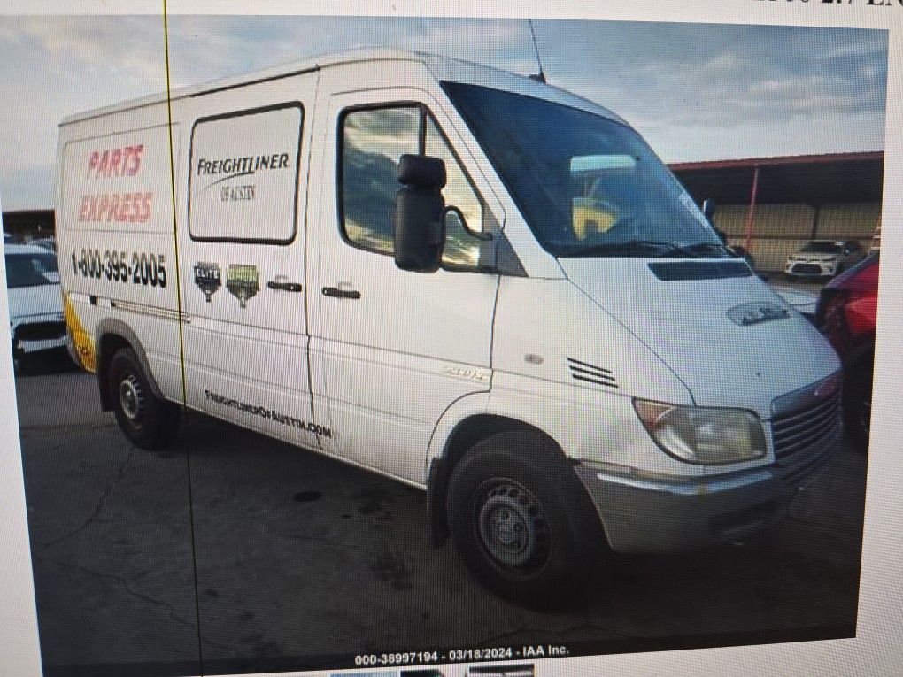 FOR PARTS A 2006 FREIGHTLINER SPRINTER 2500 2.7 ENGINE