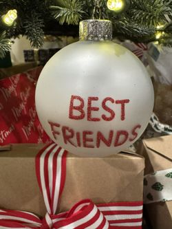 “Best Friends” Christmas Ornament 