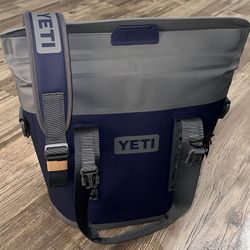 Navy Blue YETI Hopper M15 Soft Tote Cooler (New)