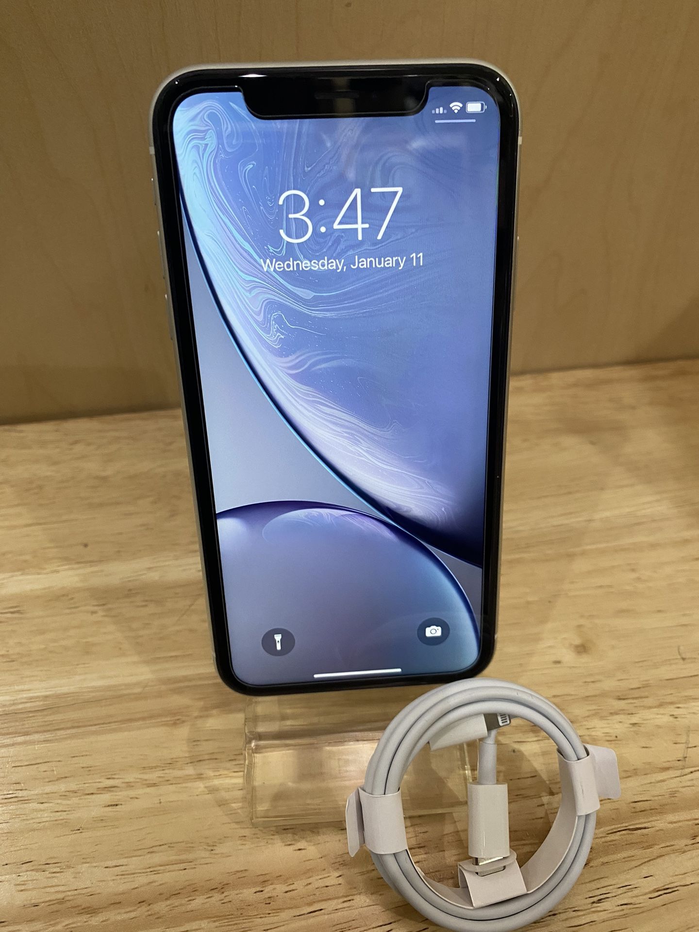 Apple iPhone XR Color White 128 Gb Unlocked For Any Carrier 