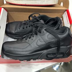 Used Shoes Black 6y Red Nikes 5y 