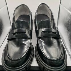 Size: 8.5 These are the Crown Vintage "Sage" Platform Penny Loafers. 