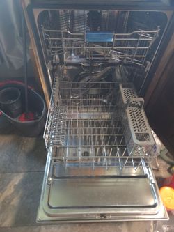 Maytag dish washer