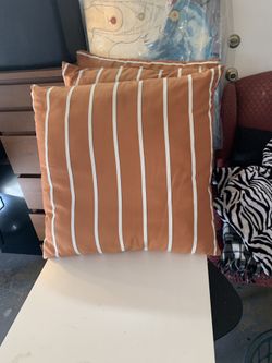 Decorative 3 pillows