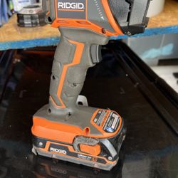 RIGID GEN5X LED FLASHLIGHT / WITH 18V LITHIUM ION BATTERY