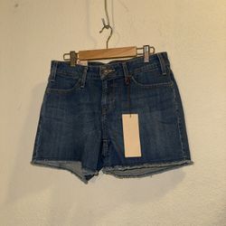 NWT Woman Levi’s Shorts