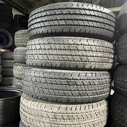 Vendo 235/70/R17 instaladas y balanceadas garantizadas por $220