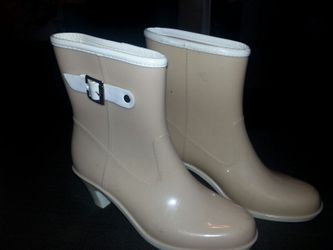 Women's rain boots