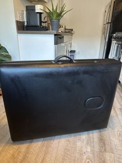 Massage/eyelash table