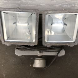 DUAL HALOGEN FLOOD LIGHTS… 