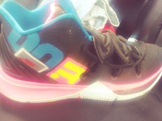Kyrie size 11.5