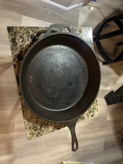  Lodge Cast Iron Skillet – Large Dual Handle – Pre-Seasoned – Hardly Used