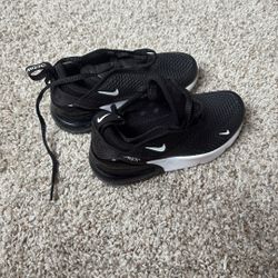 Nike Max 270
