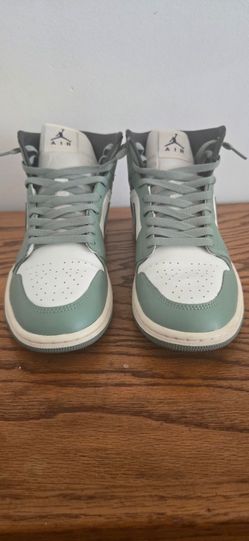 Nike jordan 1s jade smoke size Women 9 Men 7.5