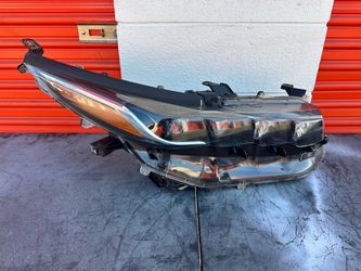 2017 2018 2019 2020 2021 2022 TOYOTA PRIUS PRIME RIGHT SIDE HEADLIGHT LED complete. Oem