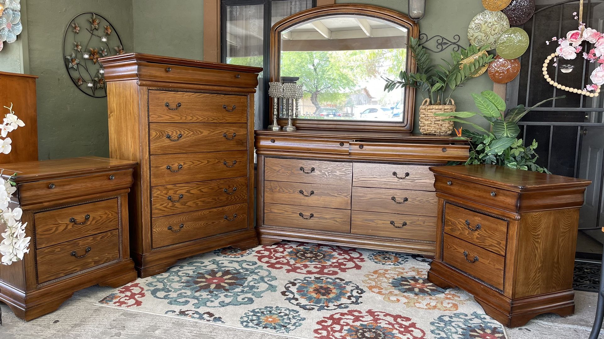 Gorgeous Palais Royal Collection Ruverside Bedroom Furniture (no Bed)