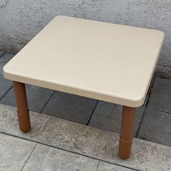 Angeles brand kids square table
