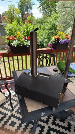 Outdoor pizza oven