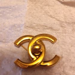 Chanel Cc Logo Turnlock Brooch Metal