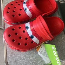 Classic Disney and Pixar Cars' Lightning McQueen Clog Shoe. Size M-4 & W-6