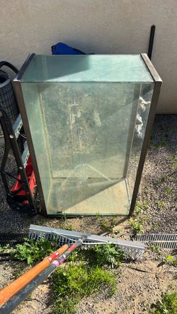 Large Fish tank/aquarium