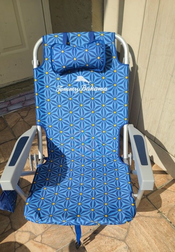 TOMMY BAHAMA backpack Beach Chair Like New , Lay Flat , Lightweight 