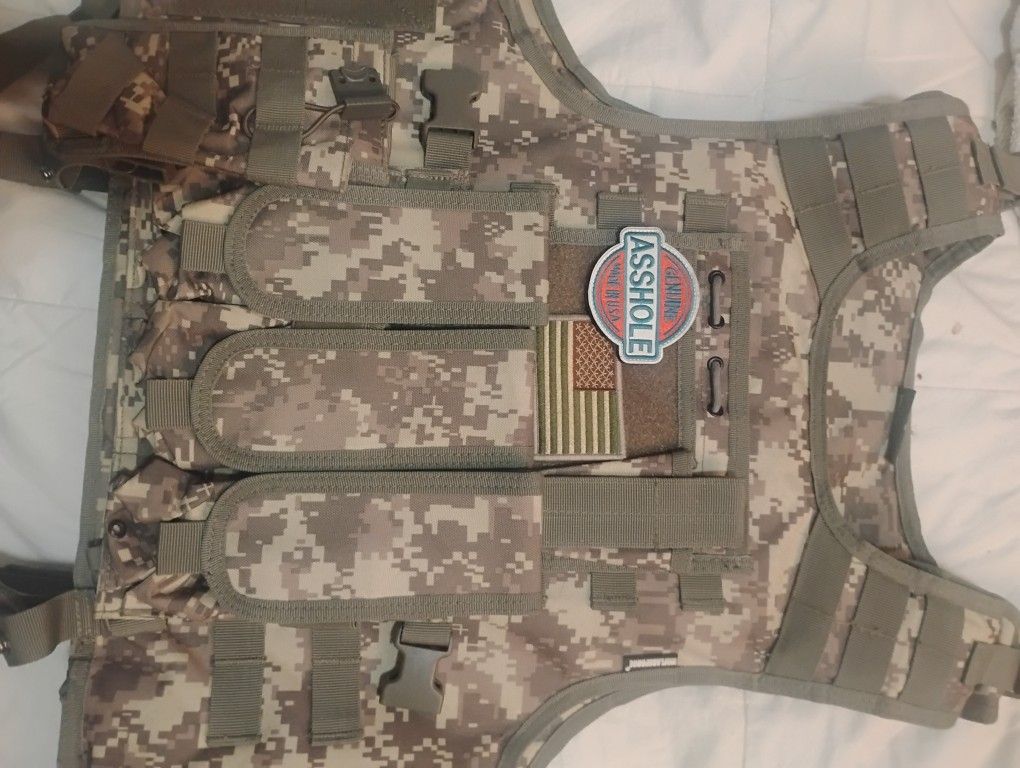 Desert Storm Vest( No Plates) Loaded With Extras $100