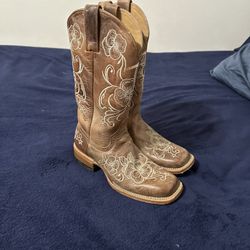 Shyanne Square Toe Boots Women Size 7