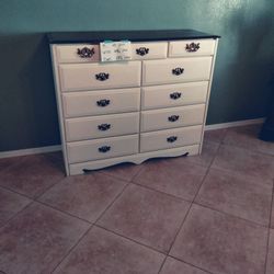 100% Wood Dresser Good Condition