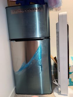 Mini Fridgedaire 4.6 cu ft