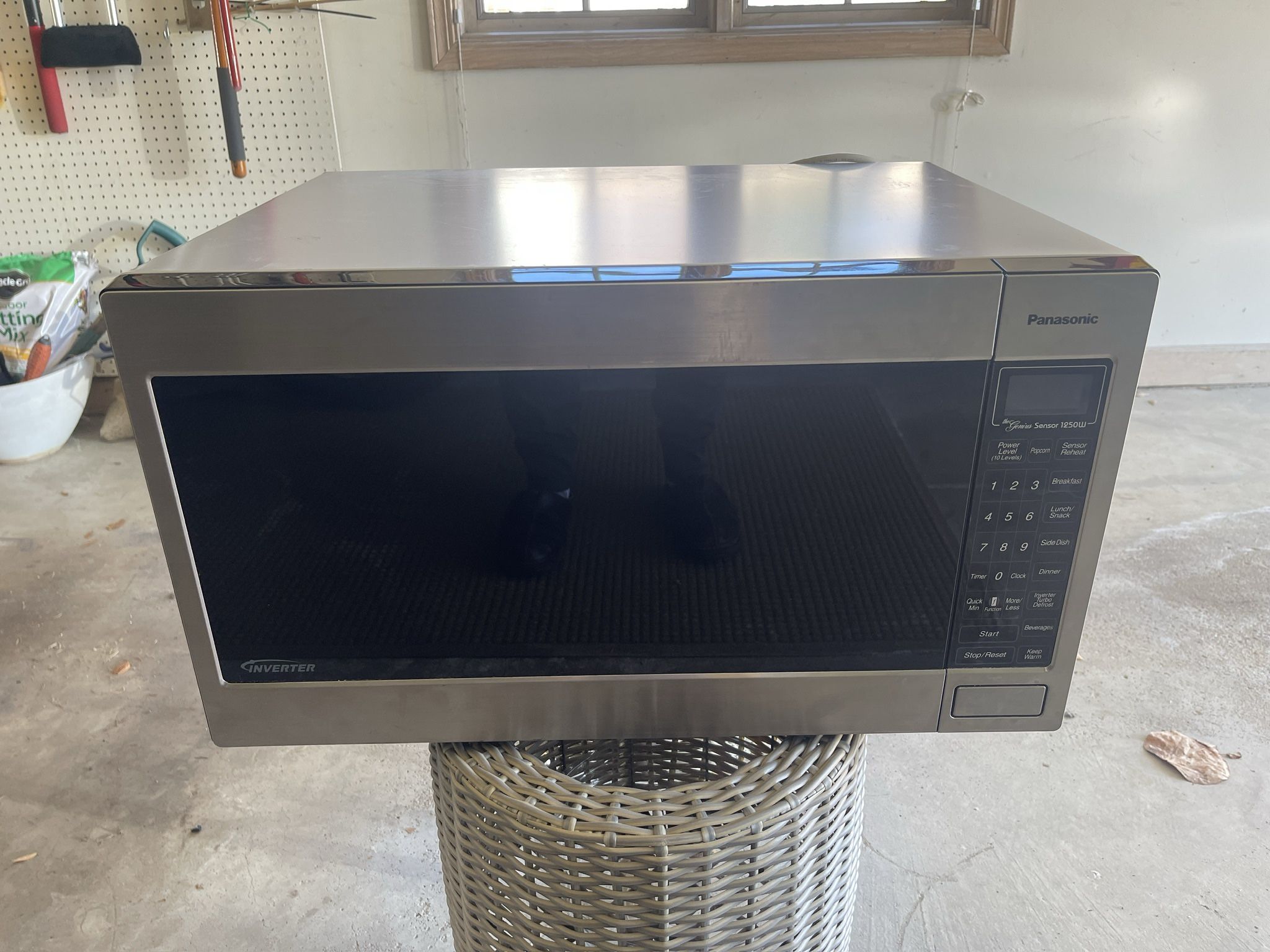 Panasonic NN-S455FX 1.2 Cu. Ft. 1200W Stainless Steel Microwave – Excellent Condition!