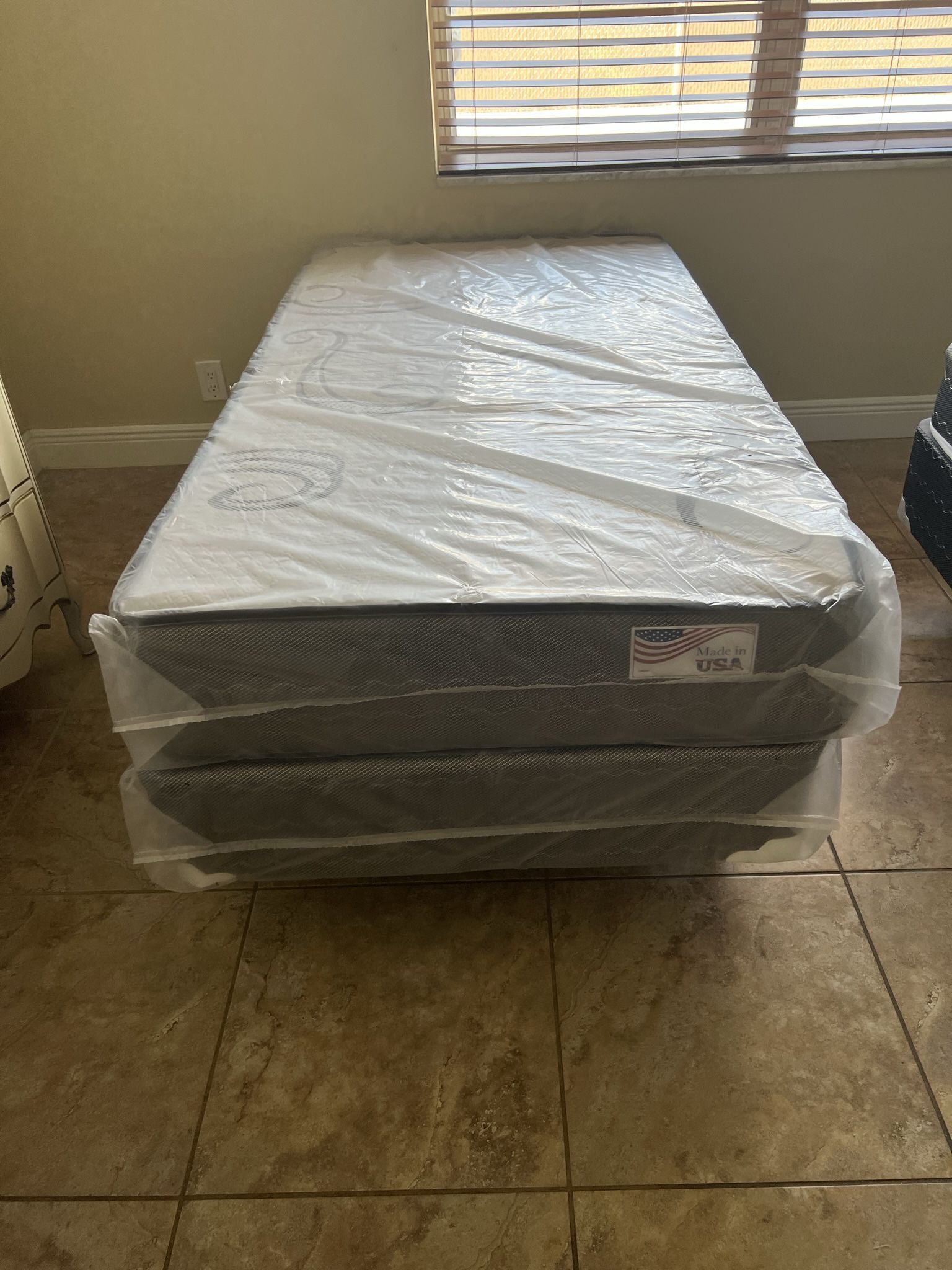 Mattresses: twin full  queen regular  Colchon Nuevo Colchones plush or pillow top available cama bed mattress