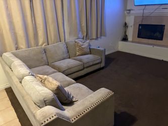 Full sectional used needs detailed no rips