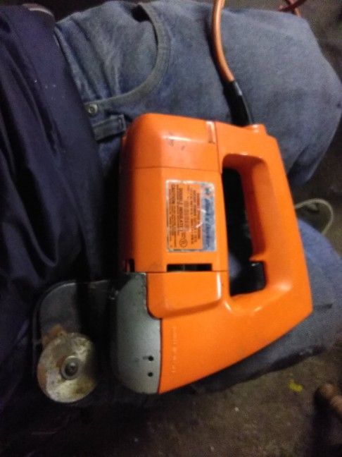 Black n Decker variable speed reversing rotary power cutter model 7975 for Sale in Tacoma WA OfferUp