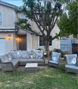 Brand new display model patio furniture set outdoor patio furniture used as a display