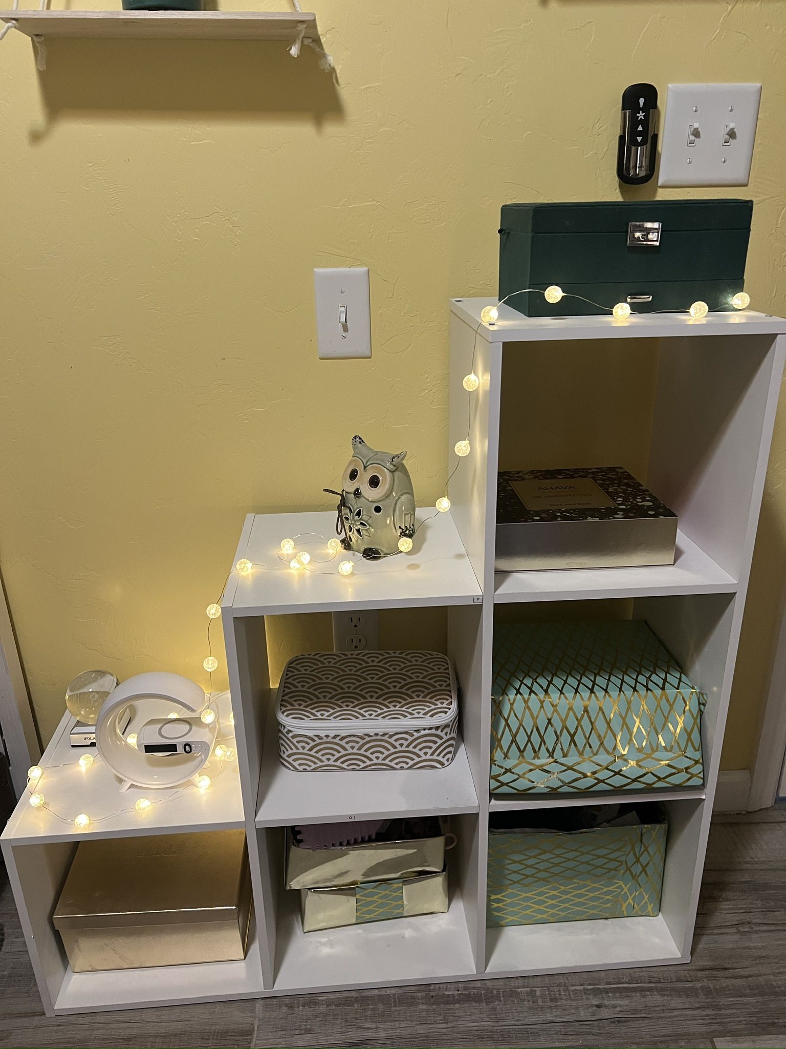White Cube Storage Shelf