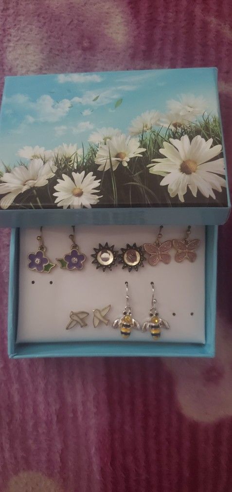 EARRINGS AND KEYCHAIN CHARMS