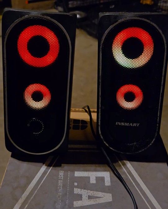 Headphone jack/ usb light up Insmart Computer speakers, great sound