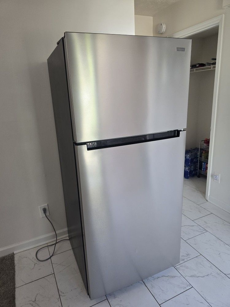 VISSANI REFRIGERATOR 66.5 TALL × 30"×30"