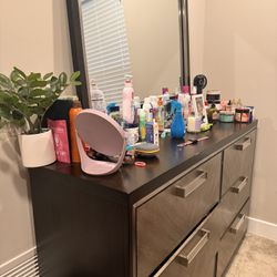 dresser chest with MIRROR included