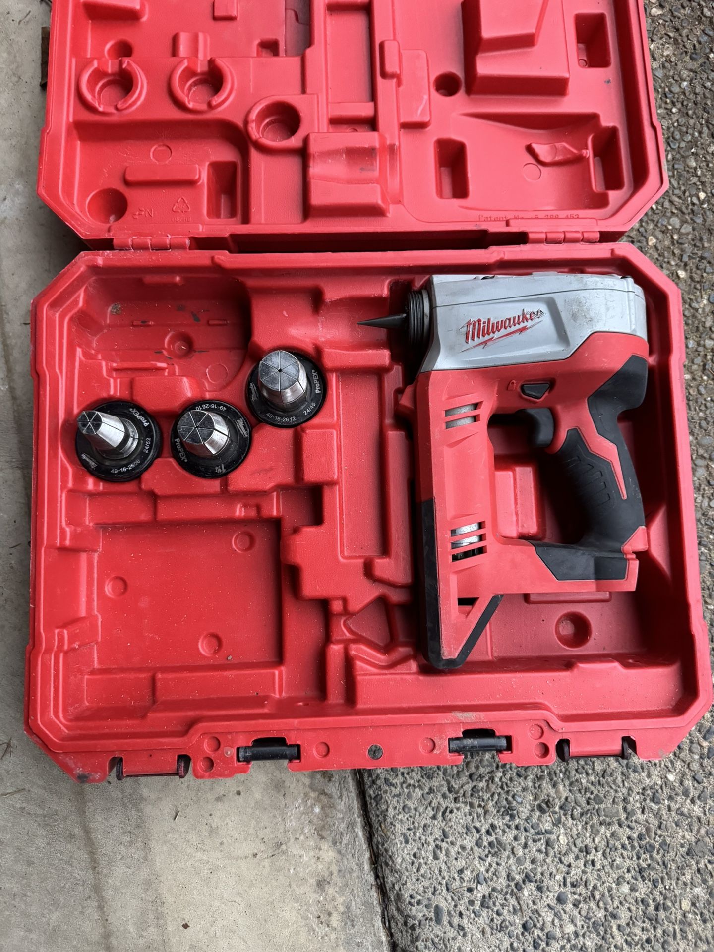 Milwaukee M18 ProPEX Expansion Tool Kit with 1", 1-1/4", and 1-1/2" Heads
