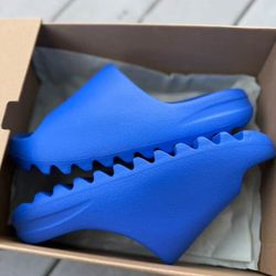 Yeezy Slides “Azure”