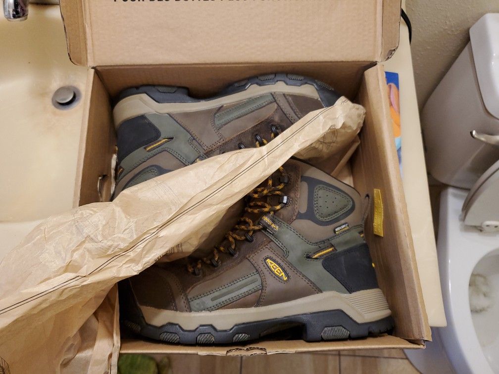 Almost New 8.5 Keen Davenport Safety Toe Work Boots Hiker Style