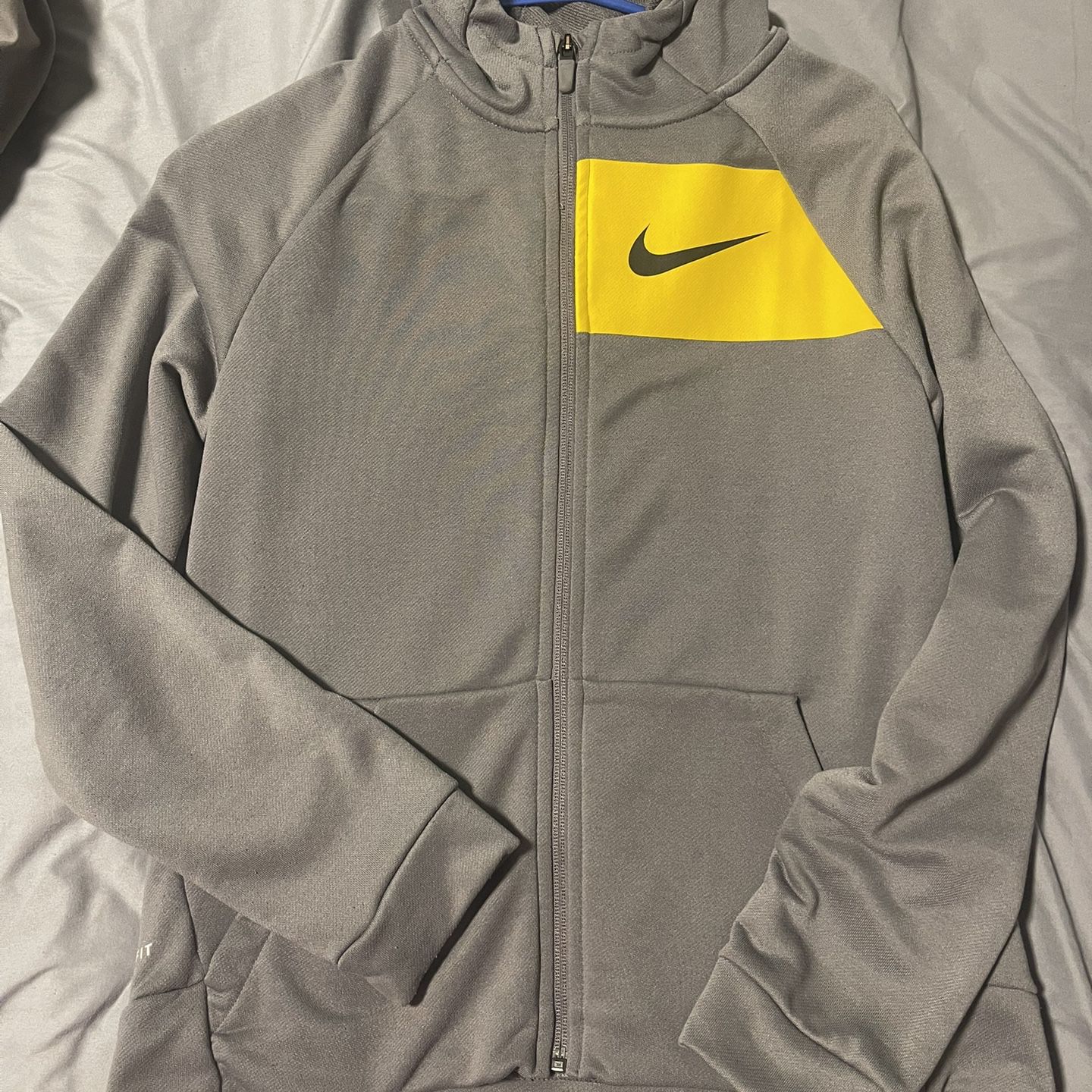 Lakers Nike Sweatshirt Size Large - New Without Tags for Sale in Fountain  Valley, CA - OfferUp