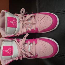 Youth Girl Jordan's, Size 6