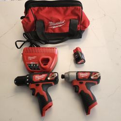 Milwaukee
M12 12V Lithium-Ion Cordless Drill Driver/Impact Driver Combo Kit with One 1.5Ah Battery, Charger Tool Bag